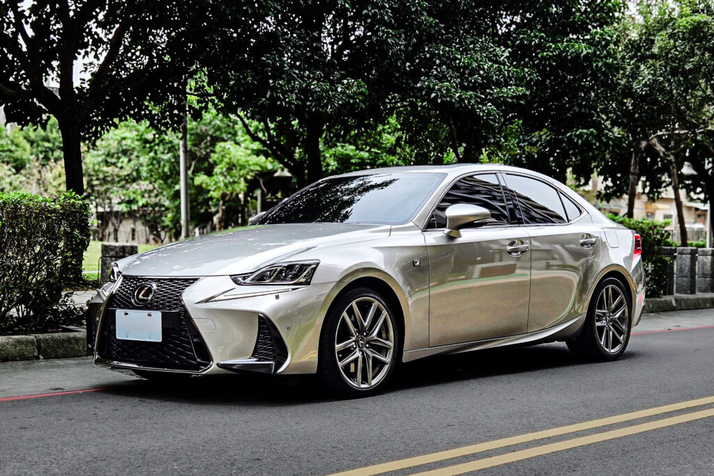5239 外 1 - 總代理 2017 Lexus IS200t F-SPORT NAVI #5239 . LEXUS 第三方認證