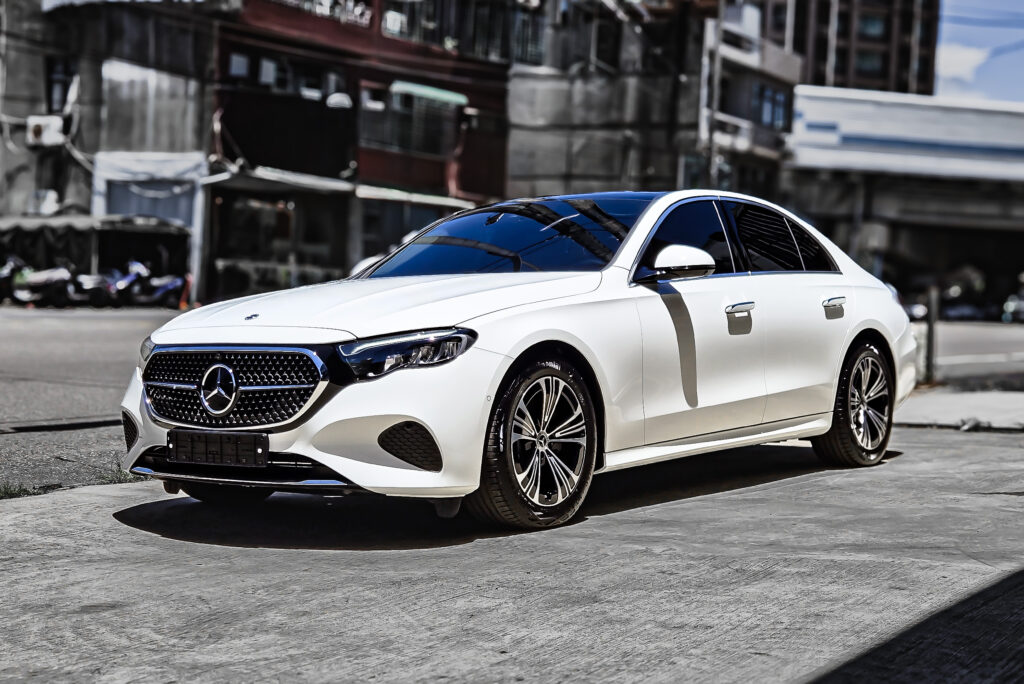 4458 1 - 2025 BENZ E200 Luxury